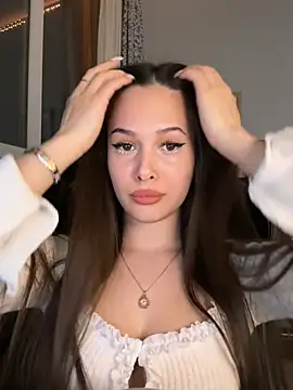 EricaWalls online show from March 12, 8:04 pm