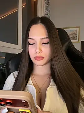 EricaWalls online show from March 24, 8:36 pm