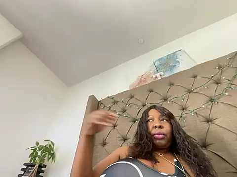 XXXLollipopsJuicy online show from April 29, 7:31 pm