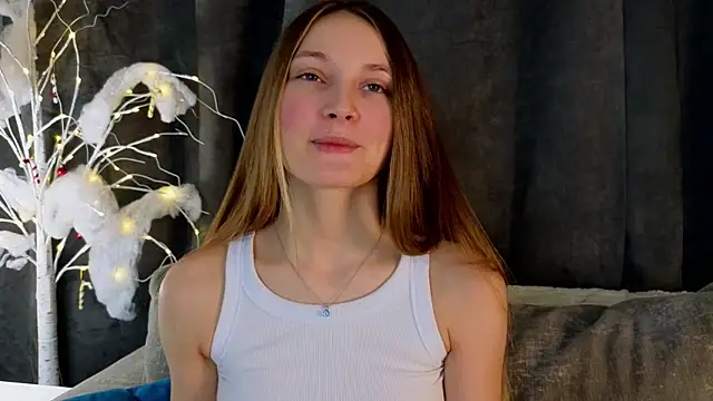 Snapshot of MonaEldon chatting on January 6, 1:20 am MonaEldon online show from January 6, 1:20 am