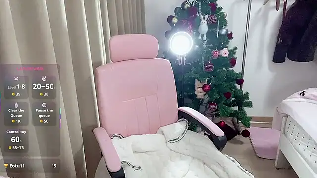 Snapshot of Puff-521 chatting on February 3, 1:04 am Puff-521 online show from February 3, 1:04 am