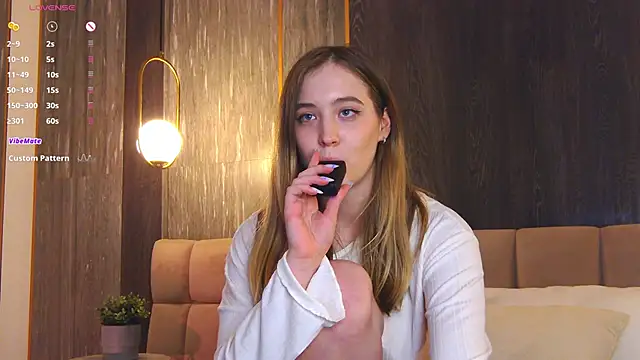 Snapshot of LoraineLuff chatting on January 25, 8:53 pm LoraineLuff online show from January 25, 8:53 pm