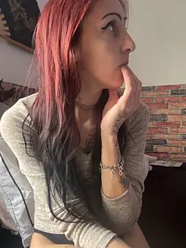 Snapshot of kriszy_baby chatting on February 18, 9:21 am kriszy baby online show from February 18, 9:21 am