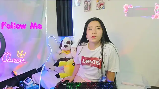 litle mily  online show from June 5, 10:04 pm