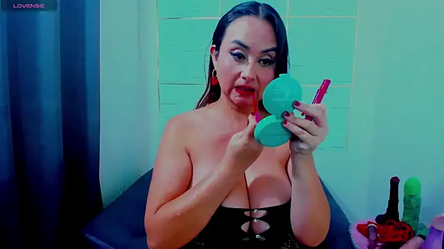 Snapshot of IsaSixty9 chatting on March 5, 11:05 pm IsaSixty9 online show from March 5, 11:05 pm