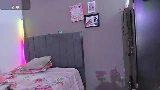 curvy jhacky online show from March 15, 12:15 am