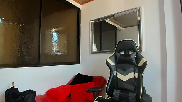 julian wallace online show from February 28, 8:10 pm