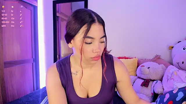 Snapshot of Lee_Ash chatting on January 13, 5:35 am Lee Ash online show from January 13, 5:35 am