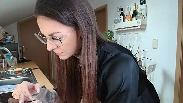 Snapshot of BrownieyQueen chatting on February 11, 8:05 am BrownieyQueen online show from February 11, 8:05 am