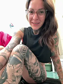 BrownieyQueen online show from June 18, 5:50 pm