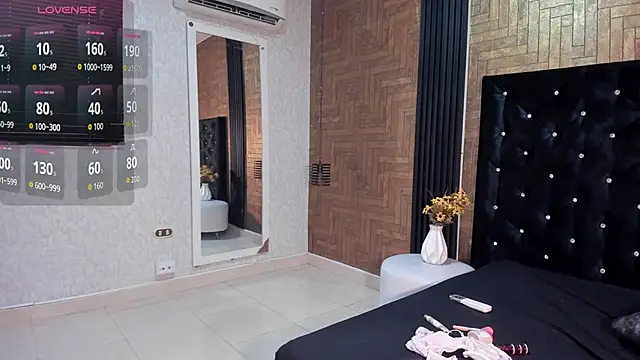 Laross25 online show from February 15, 8:27 pm