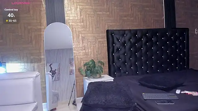 Snapshot of Laross25 chatting on July 15, 8:03 pm Laross25 online show from July 15, 8:03 pm