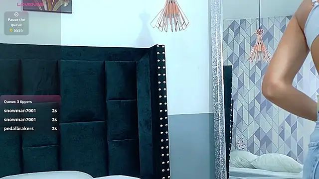 Beautifulskinny18 online show from April 18, 5:00 am