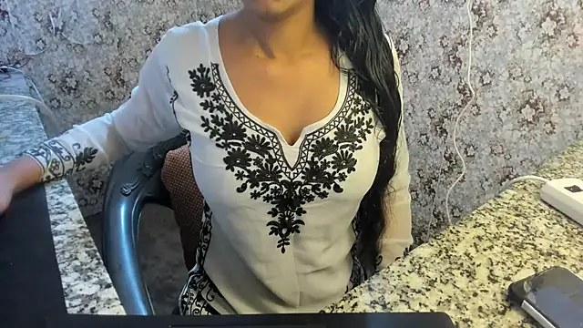 aarjulove online show from February 10, 6:20 am