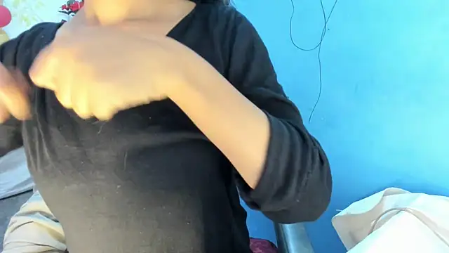 aarjulove online show from February 5, 10:31 am