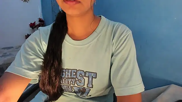 aarjulove online show from April 12, 8:19 am