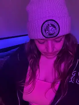 Snapshot of SummerV91 chatting on February 10, 3:10 am SummerV91 online show from February 10, 3:10 am