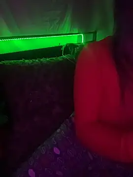 Snapshot of SummerV91 chatting on February 17, 6:43 am SummerV91 online show from February 17, 6:43 am