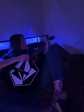 Snapshot of SummerV91 chatting on March 5, 4:30 am SummerV91 online show from March 5, 4:30 am