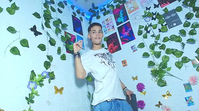 Snapshot of stevan1855 chatting on March 29, 3:39 am stevan1855 online show from March 29, 3:39 am