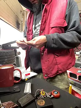 Snapshot of donnuozfutura chatting on February 18, 12:06 pm donnuozfutura online show from February 18, 12:06 pm