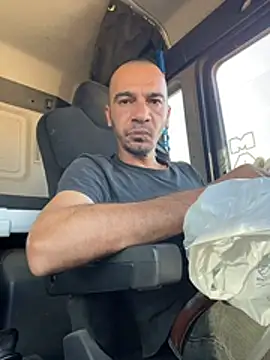 Snapshot of donnuozfutura chatting on November 11, 1:22 pm donnuozfutura online show from November 11, 1:22 pm