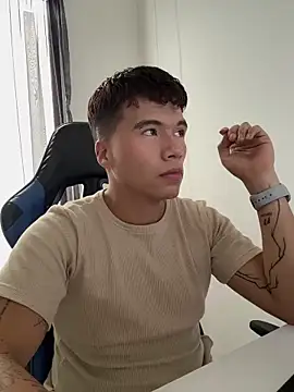 Logan smith1 online show from February 28, 9:05 pm