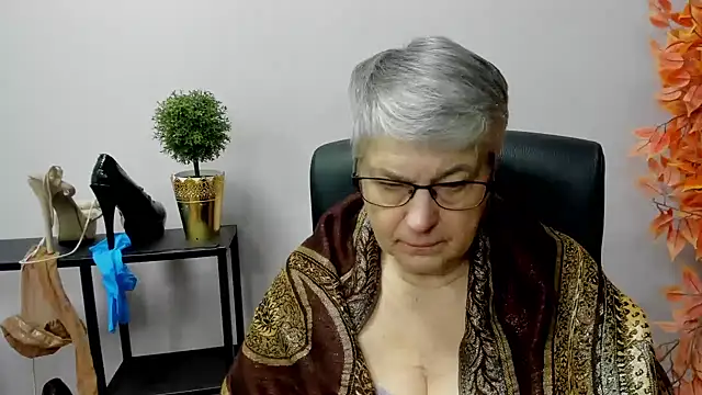 IrisDream online show from January 2, 7:12 am