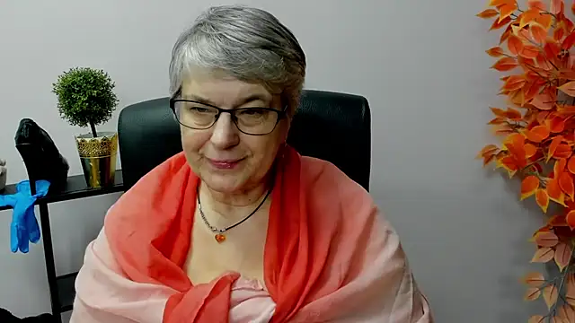 IrisDream online show from February 6, 11:10 am