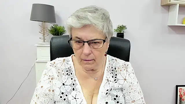 Snapshot of IrisDream chatting on July 2, 6:08 am IrisDream online show from July 2, 6:08 am