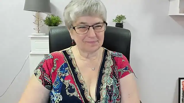 Snapshot of IrisDream chatting on July 7, 8:07 am IrisDream online show from July 7, 8:07 am