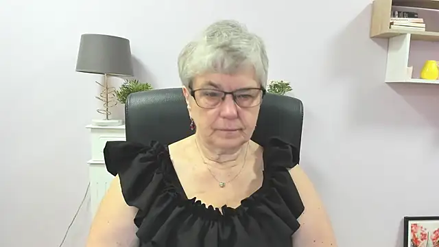 Snapshot of IrisDream chatting on July 20, 6:17 am IrisDream online show from July 20, 6:17 am