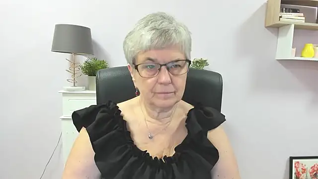 Snapshot of IrisDream chatting on July 20, 10:39 am IrisDream online show from July 20, 10:39 am