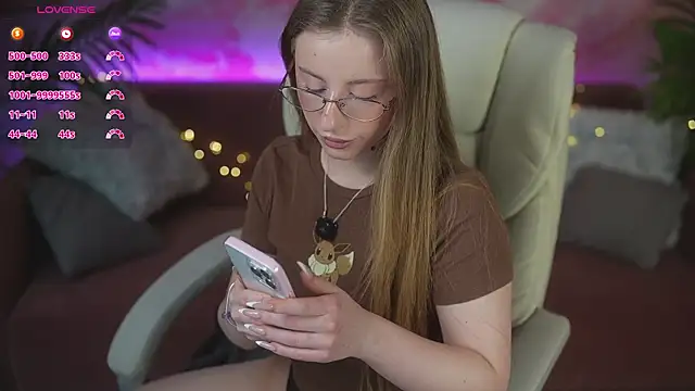 SilverrMoon online show from April 7, 6:47 am