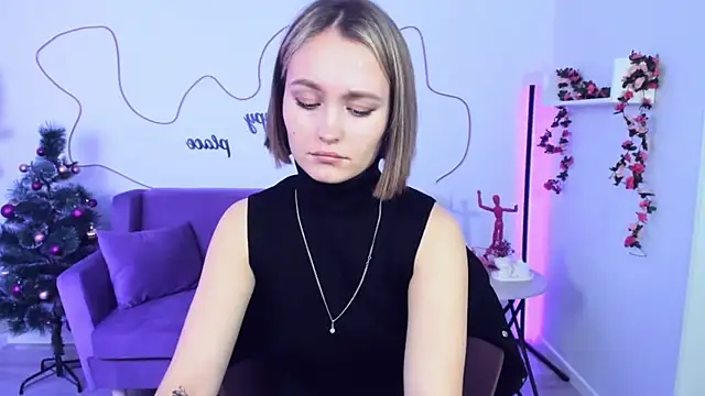 BritnieCute online show from December 18, 5:26 am