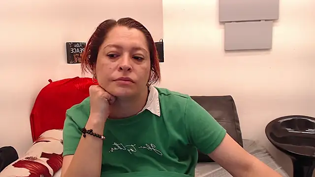 Snapshot of eva_twiss chatting on May 1, 12:10 pm eva twiss online show from May 1, 12:10 pm