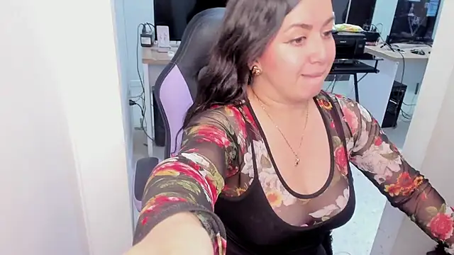 Kimkalifa  online show from May 11, 1:06 pm
