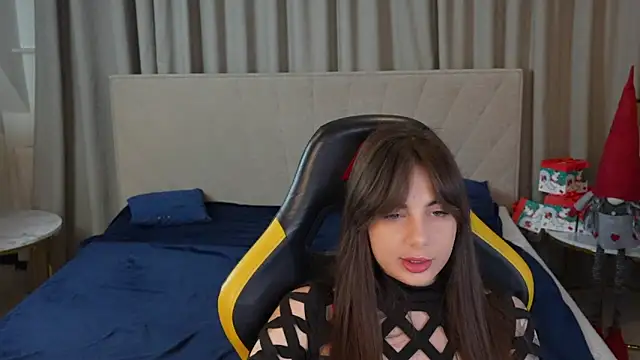 Snapshot of Alisa054 chatting on January 16, 8:11 am Alisa054 online show from January 16, 8:11 am