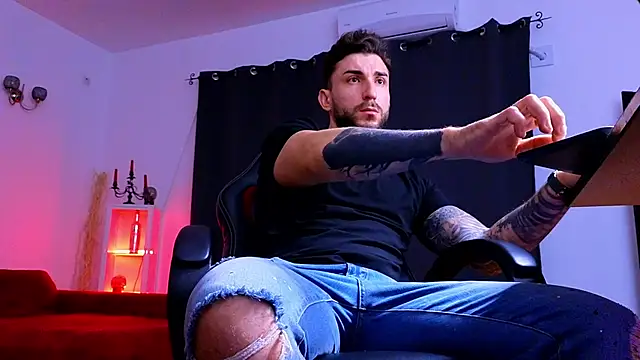 MightyAaron66 online show from December 4, 3:49 am