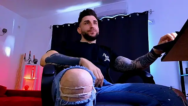 MightyAaron66 online show from April 9, 5:07 am