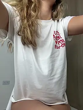 cuteluci  online show from April 15, 1:07 pm