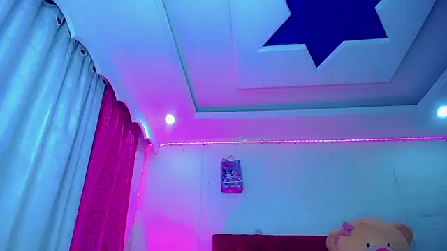 NahomiCamper online show from April 11, 9:30 pm