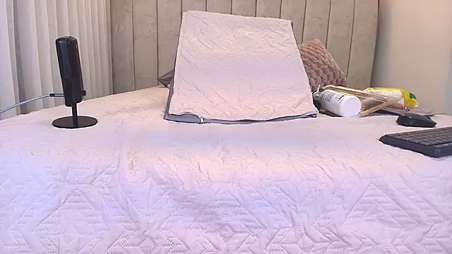 kata hazel online show from January 9, 7:15 pm