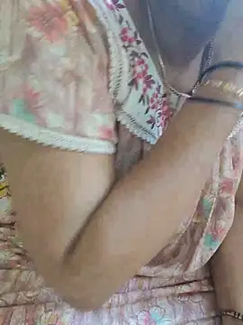 Snapshot of samitasharma chatting on June 1, 6:15 am samitasharma online show from June 1, 6:15 am