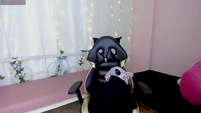 Abigail Wilson  online show from December 23, 8:03 pm