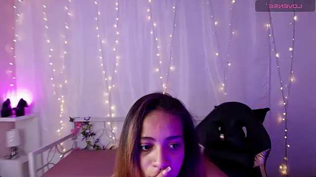 Abigail Wilson  online show from February 1, 8:05 pm