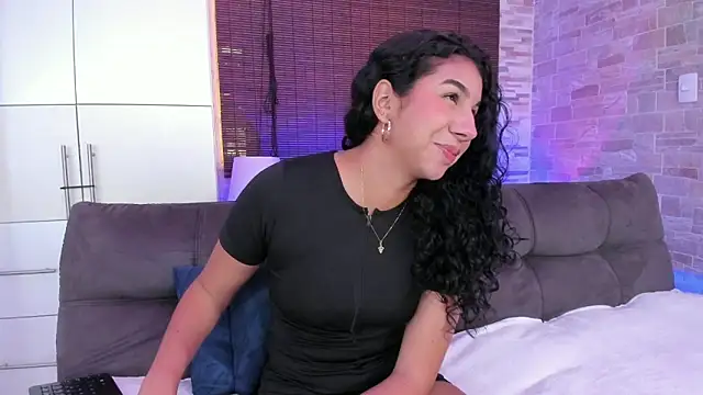 candyy bella online show from January 31, 3:00 pm