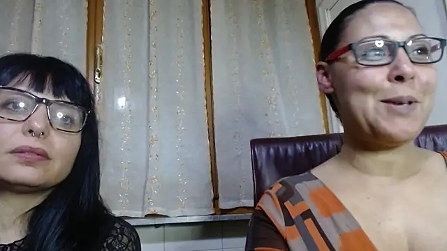 Snapshot of Foxlady2271 chatting on February 22, 9:13 pm Foxlady2271 online show from February 22, 9:13 pm