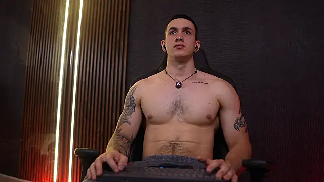 JacksonOlsenn online show from March 26, 8:36 pm