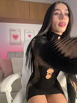 maddy bronw  online show from March 20, 10:14 pm